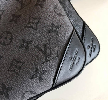 Lv

COPY ONE
 FOR MEN SLING BAG

215 dhs🇦🇪🇦🇪

Zain295
♥️♥️♥️