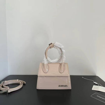 JACQUEMUS 
110 dhs✅
Best quality 

with box
🎁🎁🎁

size 18 CM

Zain290
♥️♥️♥️