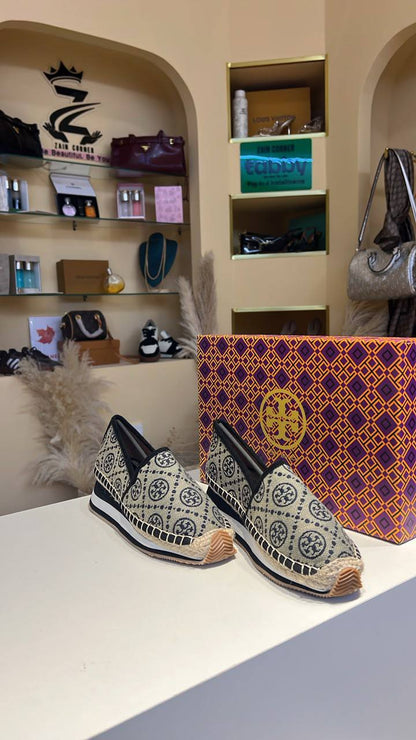 Tory shoes 

100 dhs✅

Zain80
♥️♥️♥️