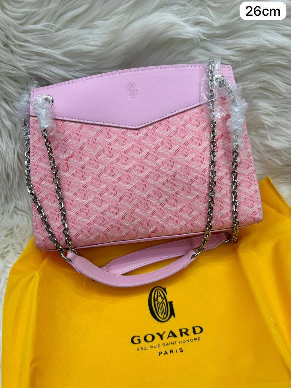 🎉 Offer 🎊 Goyard Rouette
1️⃣ First quality
Size : 26 * 18 cm
80 dhs✅

Zain115
♥️♥️♥️