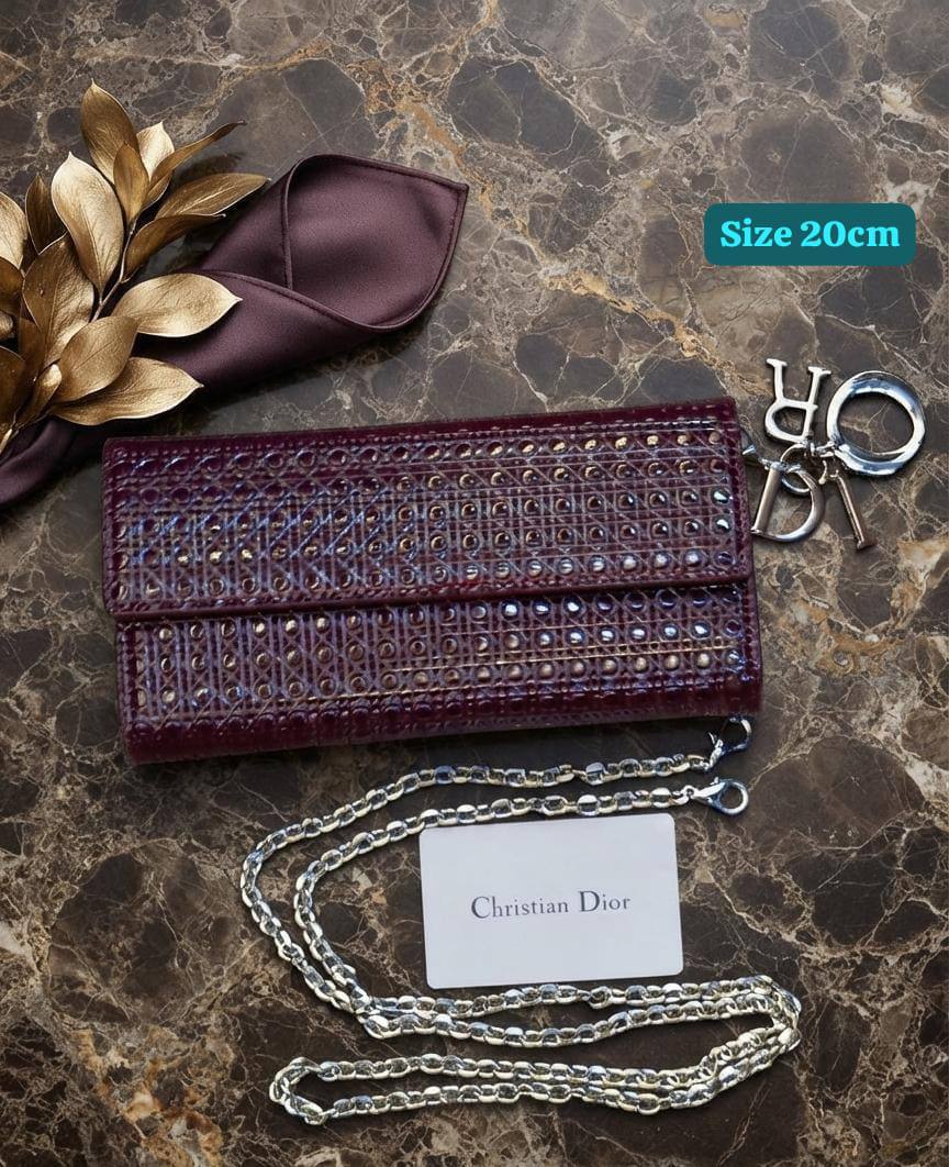 Dior

Good quality 

with box 

100 dhs🇦🇪🇦🇪

Zain186
♥️♥️♥️