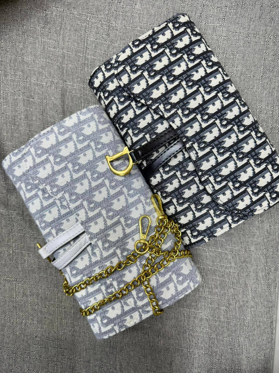 DIOR 

Size ：23CM  

90 dhs🇦🇪🇦🇪
withbox

Zain04
♥️♥️♥️