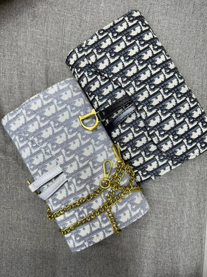 DIOR 

Size ：23CM  

90 dhs🇦🇪🇦🇪
withbox

Zain04
♥️♥️♥️