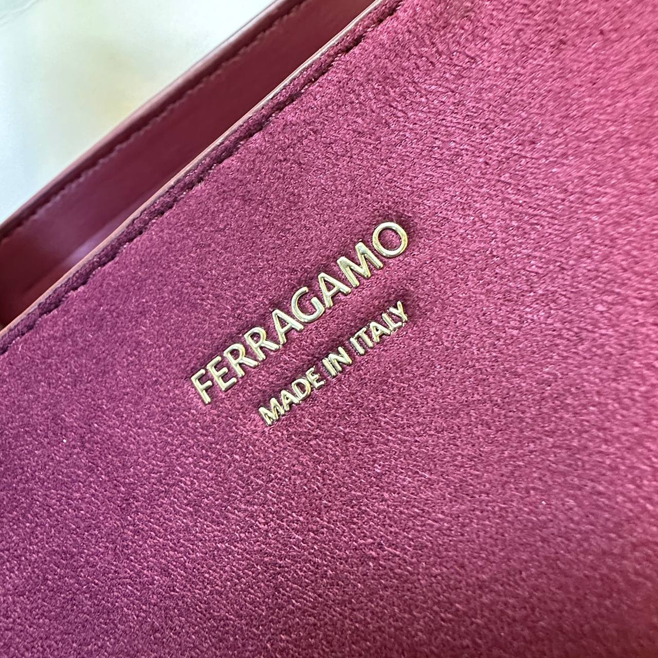 FERRAGAMO  
COPY ONE
270 dhs🪙

Zain39
♥️♥️♥️