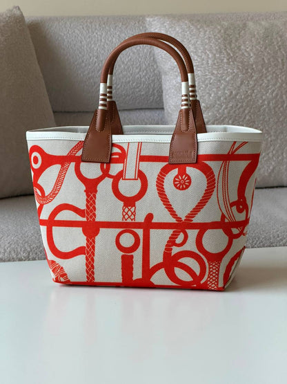 Hermes steeple 25cm💕master quality😍with box❤️
440 dhs🇦🇪🇦🇪

Zain52
♥️♥️♥️