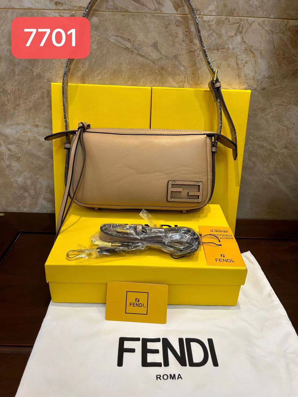 Fendi 
90 dhs✅
with box🎁
size 24×6×12cm

Zain213
♥️♥️♥️