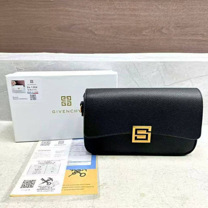 Givenchy 

With box 
70 dhs🇦🇪🇦🇪

Zain232
♥️♥️♥️