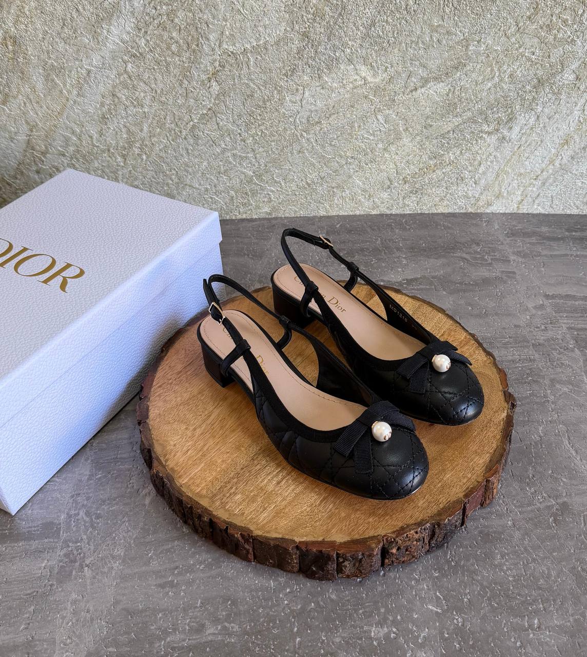 DIOR 
SuperMaster Quality 💯
450 dhs✅
Size: 36-41💥

Zain171
♥️♥️♥️