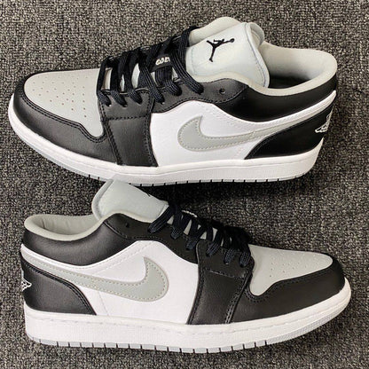 Jordan 1 Low 
36-46 Sizes 
140 dhs🪙🪙

Zain232
♥️♥️♥️