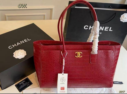 Chanel 
Bag Crocodile 
embossed calfskin
with gold hardware
Master quality 

39cm 
with box
330 dhs🇦🇪🇦🇪

Zain95 
♥️♥️♥️