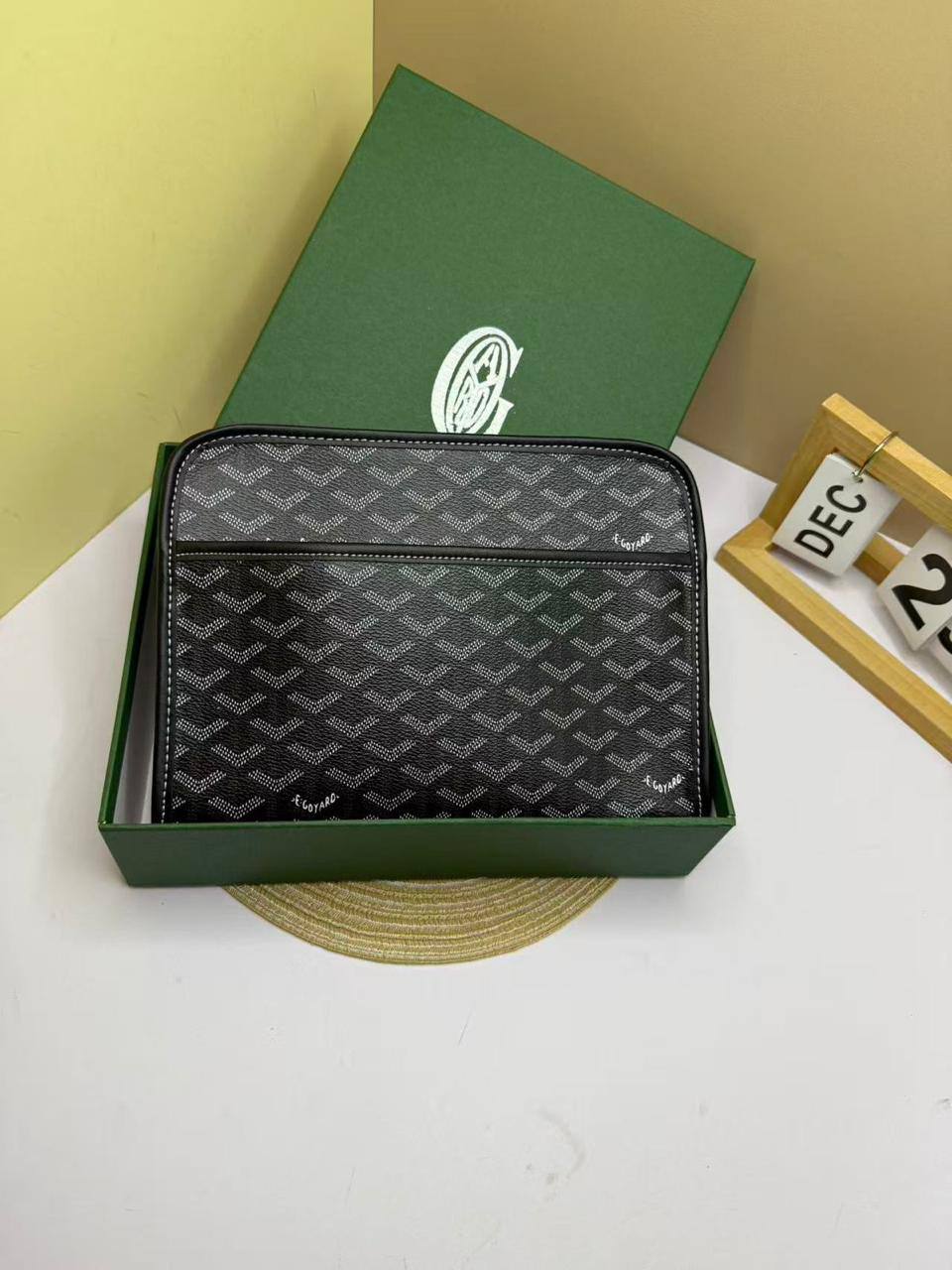 🌈 Goyard Clutch
1️⃣ First quality +🎁
Size : 25 * 21 cm
75 dhs🇦🇪
with box 🎁

Zain115
♥️♥️♥️