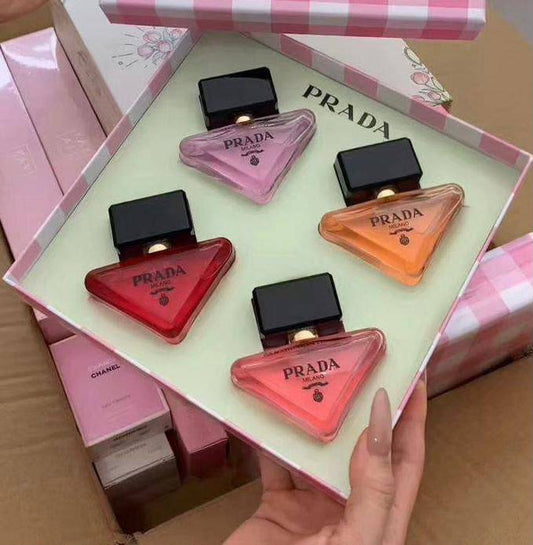 Perfume Boxes
60 dhs💓

Zain211
♥️♥️♥️