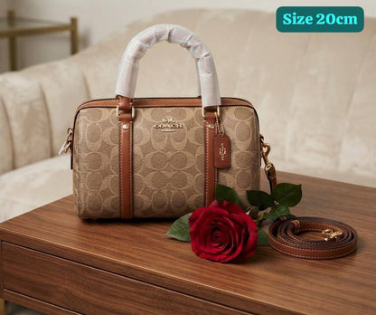 Coach
Best quality
Whith box’s
100 dhs🇦🇪🇦🇪
size 20cm

Zain158
♥️♥️♥️