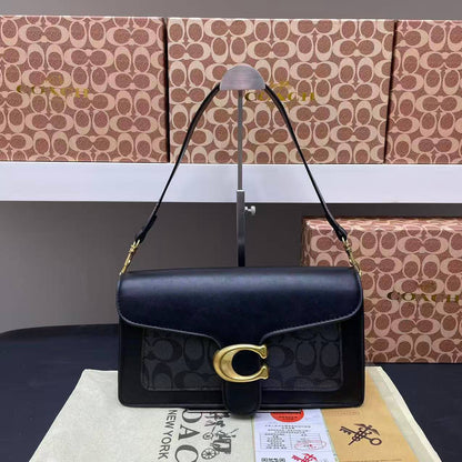 Coach
good Quality 
With box 
🎁🎁🎁

90 dhs✅

Zain117
♥️♥️♥️