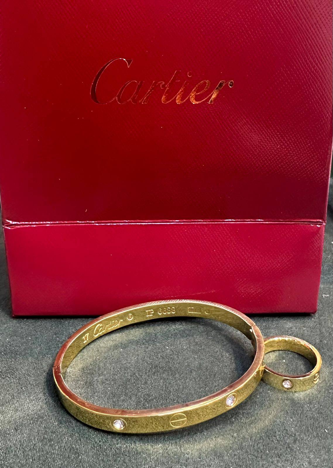 Cartier classic bangle and ring set 
Stainless steel with 18k gold plated. Color not going 
45 dhs❣️
Size : 
Bangle 17 Match ring 7 
Bangle 18 match ring 8 
Bangle 19 match ring 9

Zain243
♥️♥️♥️