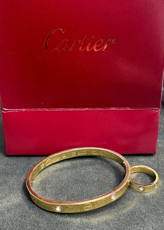 Cartier classic bangle and ring set 
Stainless steel with 18k gold plated. Color not going 
45 dhs❣️
Size : 
Bangle 17 Match ring 7 
Bangle 18 match ring 8 
Bangle 19 match ring 9

Zain243
♥️♥️♥️