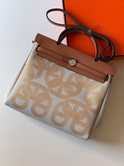 Hermes
Herbag 31cm💥Master quality ✅with box📦
610 dhs💓

Zain52
♥️♥️♥️