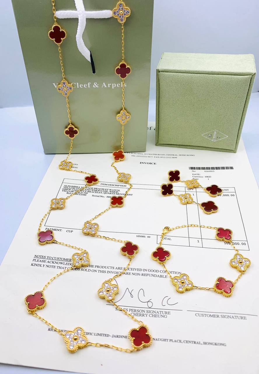 VCA MASTER
💫✨
NECKLACE 20 FLOWER
BRACELET 5 FLOWER
EARRING 3 FLOWER
WITH BIG BOX AND PAPER BAG🛍️🎁
280 DHS🌺💥

Zain89
♥️♥️♥️