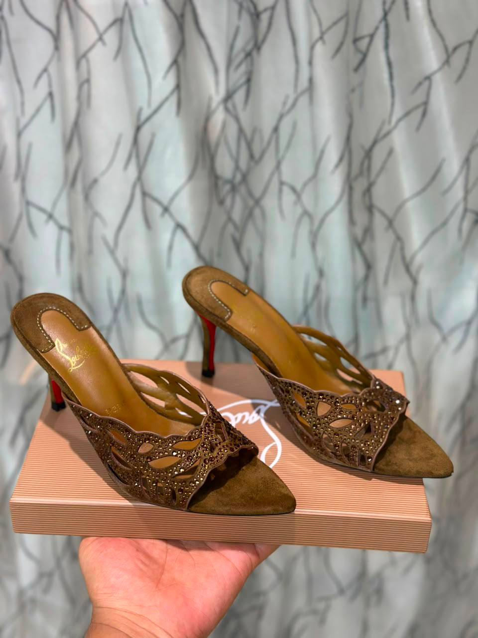 Christian 

size 36 to 41

120 dhs✅

Zain103
♥️♥️♥️