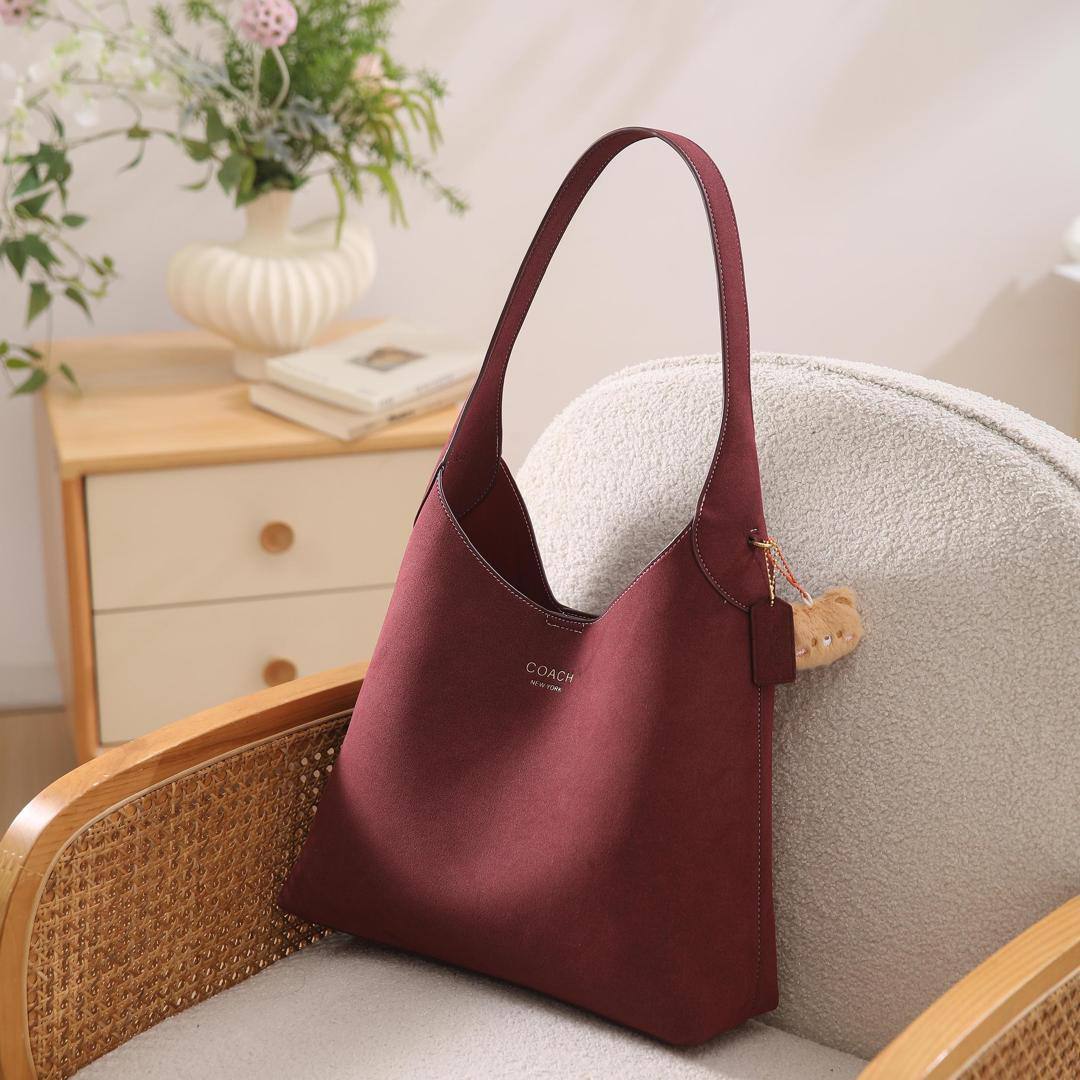 Coach
Size:34*11*25 Without  Box
Size:28*9*22 With box 🎁

 95 dhs🪙🌨️ high quality

Zain26
♥️♥️♥️