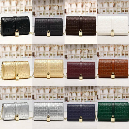 CH
95 dhs🪙
size：19.5×12.5×5cm

Good quality 

with box
🎁🎁🎁

Zain39
♥️♥️♥️