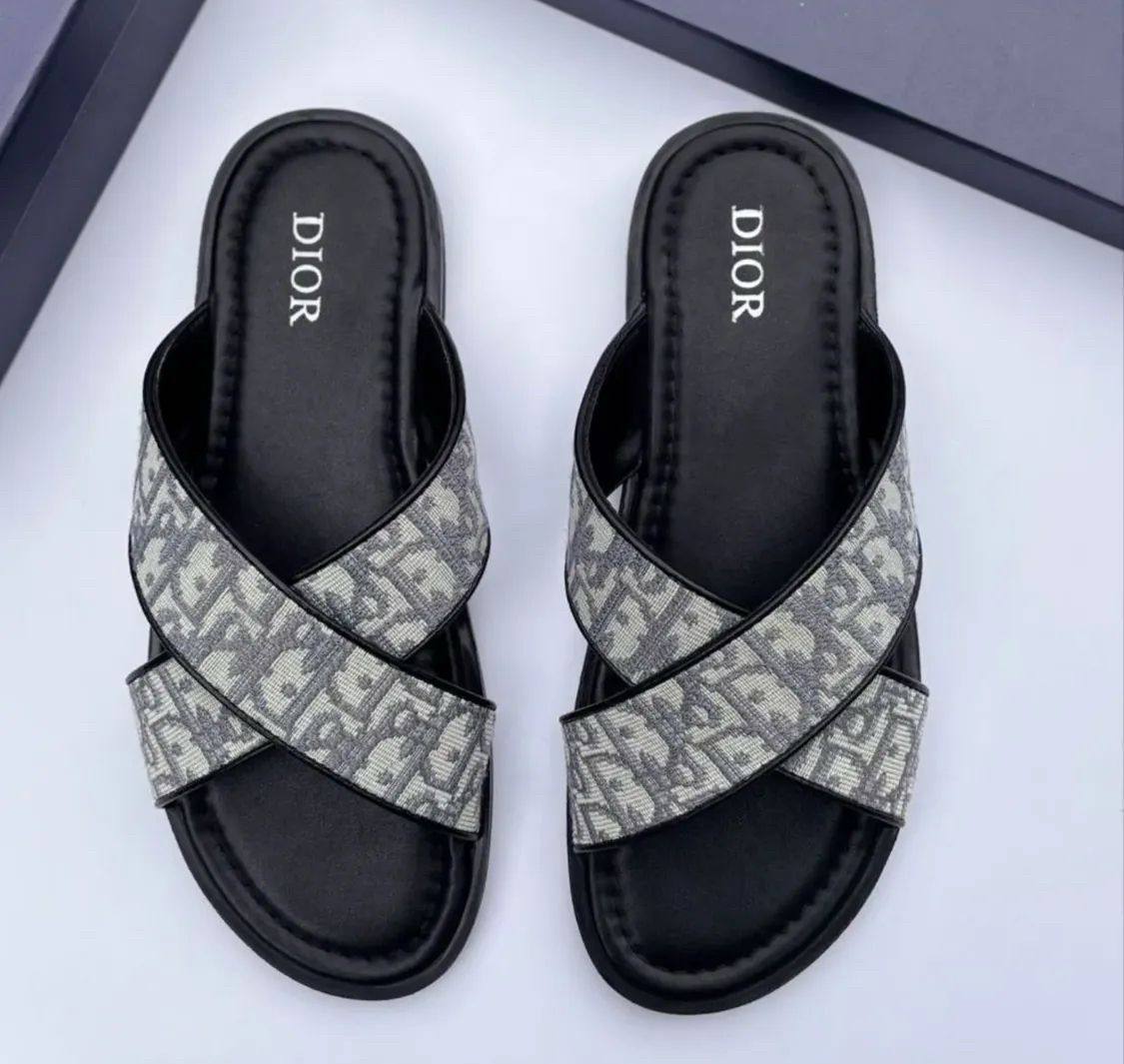 Dior
Size 40-46⚡️
105 dhs❣️

Zain183
♥️♥️♥️