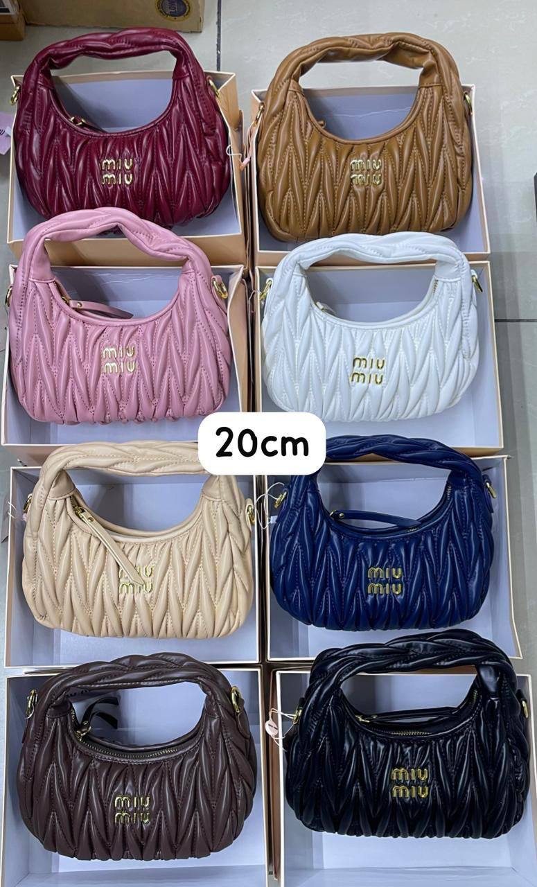Miu Miu
95 dhs✅ 

with box
🎁🎁🎁

Zain72
♥️♥️♥️