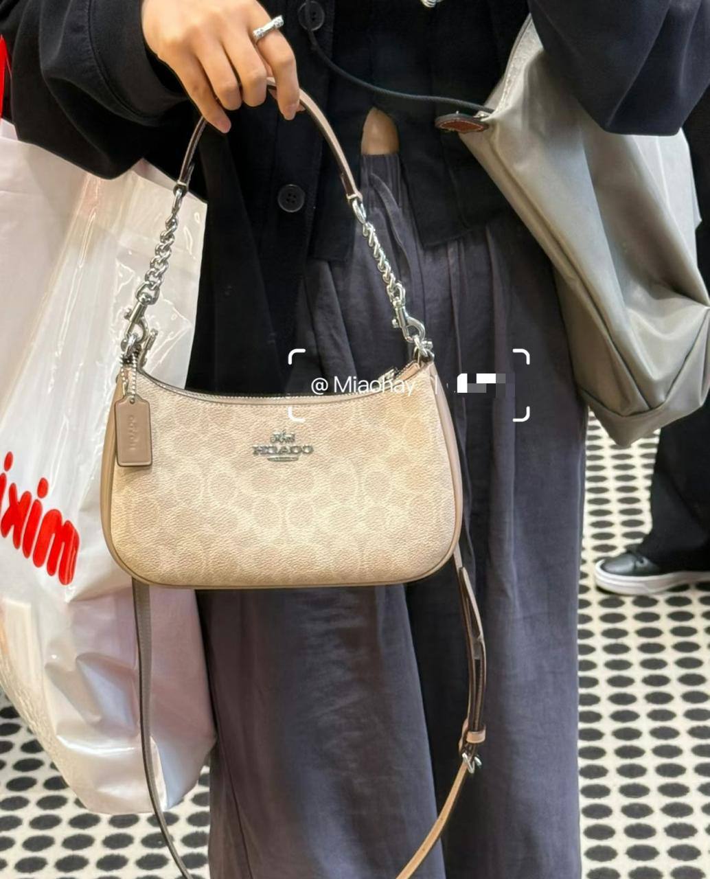 🌈 Coach Teri
1️⃣ First quality +🎁
Size : 24 * 15 * 7 cm
80 dhs🪙🌨️
with box 🎁

Zain115
♥️♥️♥️
