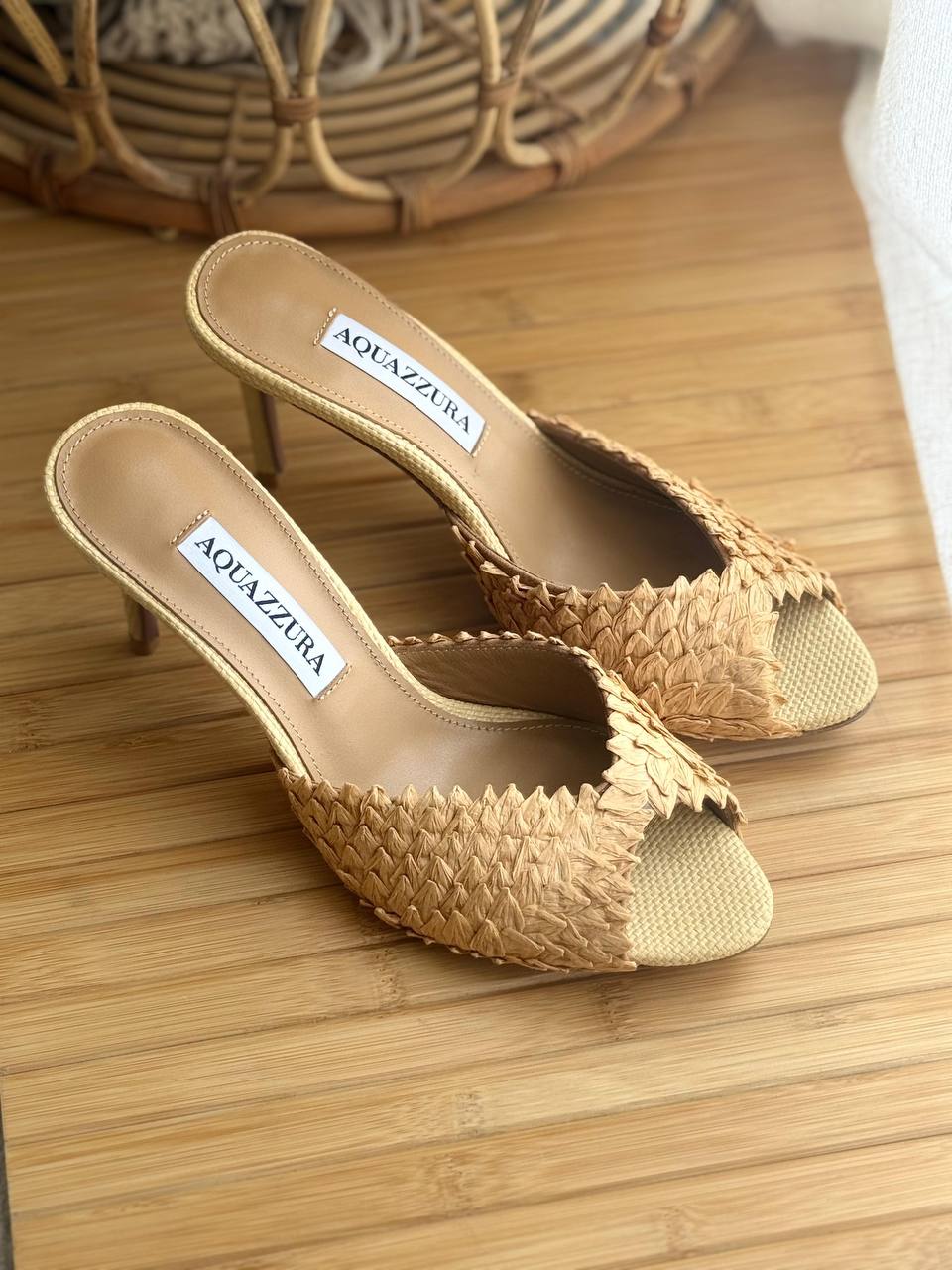 Aquazzura
AAA Quality
𝗦𝗶𝘇𝗲 𝟯𝟲 𝘁𝗼𝗼 𝟰𝟮 
550 dhs💓

Zain303
♥️♥️♥️