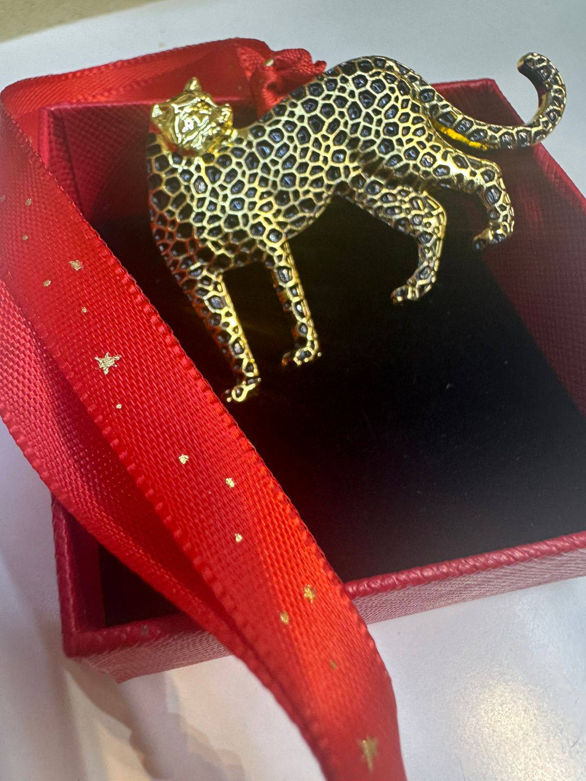 New arrival 
Cartier leopard car hanger / Accessory 
💓dhs 40 /  without box 
💓dhs 45 /  with Cartier box and paperbag

Zain243
♥️♥️♥️