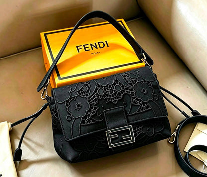 FENDI 

NEW DESIGN 

MASTER QUALITY 
WITH BOX 
295 dhs🇦🇪🇦🇪

Zain295
♥️♥️♥️