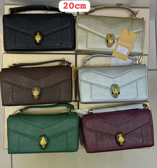 BVLGARI 
20CM 
WITH BOX 
120 dhs💛

Zain168
♥️♥️♥️