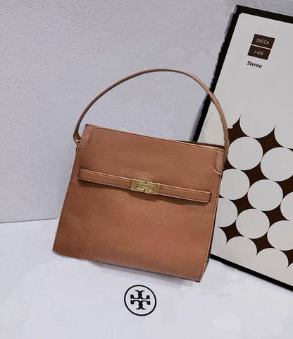 TORY BURCH 
GOOD QUALITY
110 dhs🇦🇪🇦🇪

Zain39
♥️♥️♥️