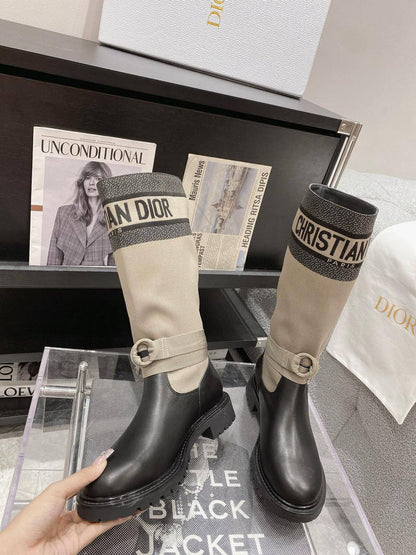 Boots Chanel - Dior
High quality 
size 36-41 
220 dhs🪙🌨️

Zain132
♥️♥️♥️
