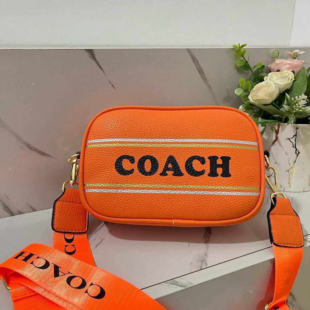 Coach
20*13*6.5cm
50 dhs✅

Zain17
♥️♥️♥️
