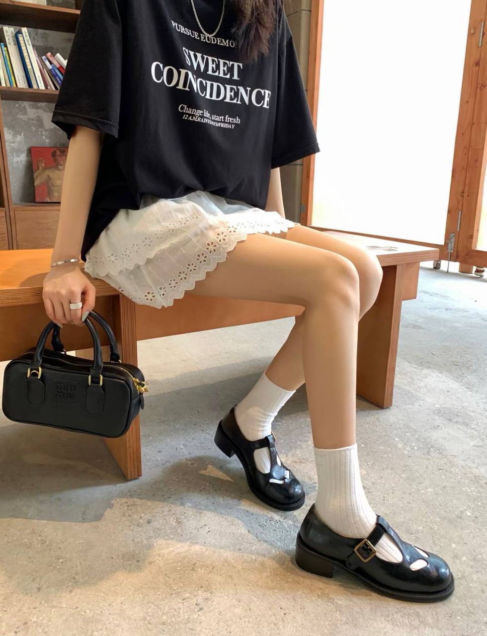 Miu Miu
100 dhs💓
Size：23CM
Good-quality with box🎁

Zain35
♥️♥️♥️