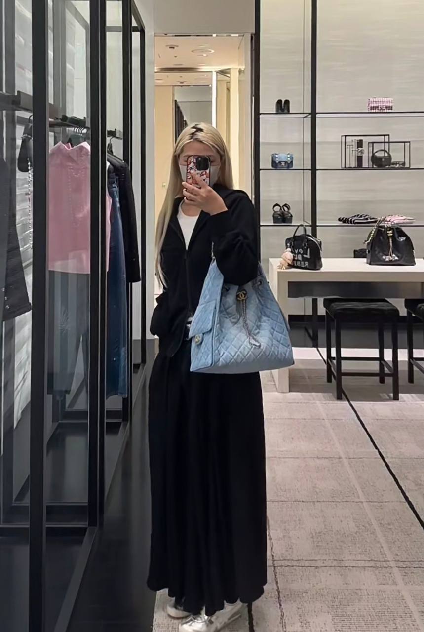CHANEL 
COPY ONE 
BIG SIZE 230 DHS✅
SMALL SIZE 220 DHS✅

SMALL SIZE WITHOUT POUCH

Zain39
♥️♥️♥️