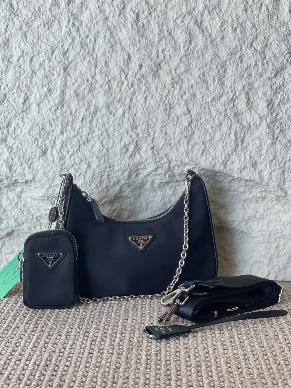 PRADA                                                            Women Siling Bag*                                                                         *Master Quality*                                                       
410 dhs✅✅

Zain179
♥️♥️♥️