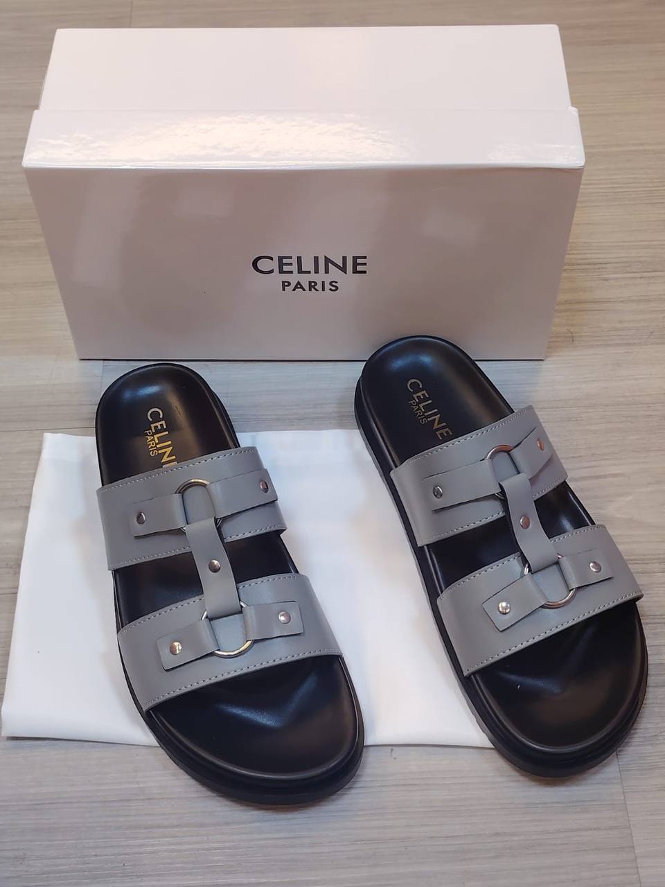 CELINE 
Slipper For Mens
High Quality 
Size 40 TO 45
110 dhs🇦🇪

Zain16
Zain120
♥️♥️♥️