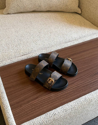 LOUIS VIITTON

SuperMaster Quality 💯
430 dhs🇦🇪🇦🇪

Size: 36-41💥

Zain171
♥️♥️♥️