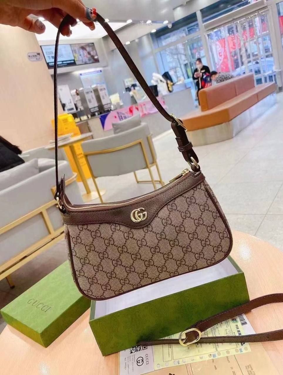 Gucci
90 dhs✅
With Box

Zain50
♥️♥️♥️