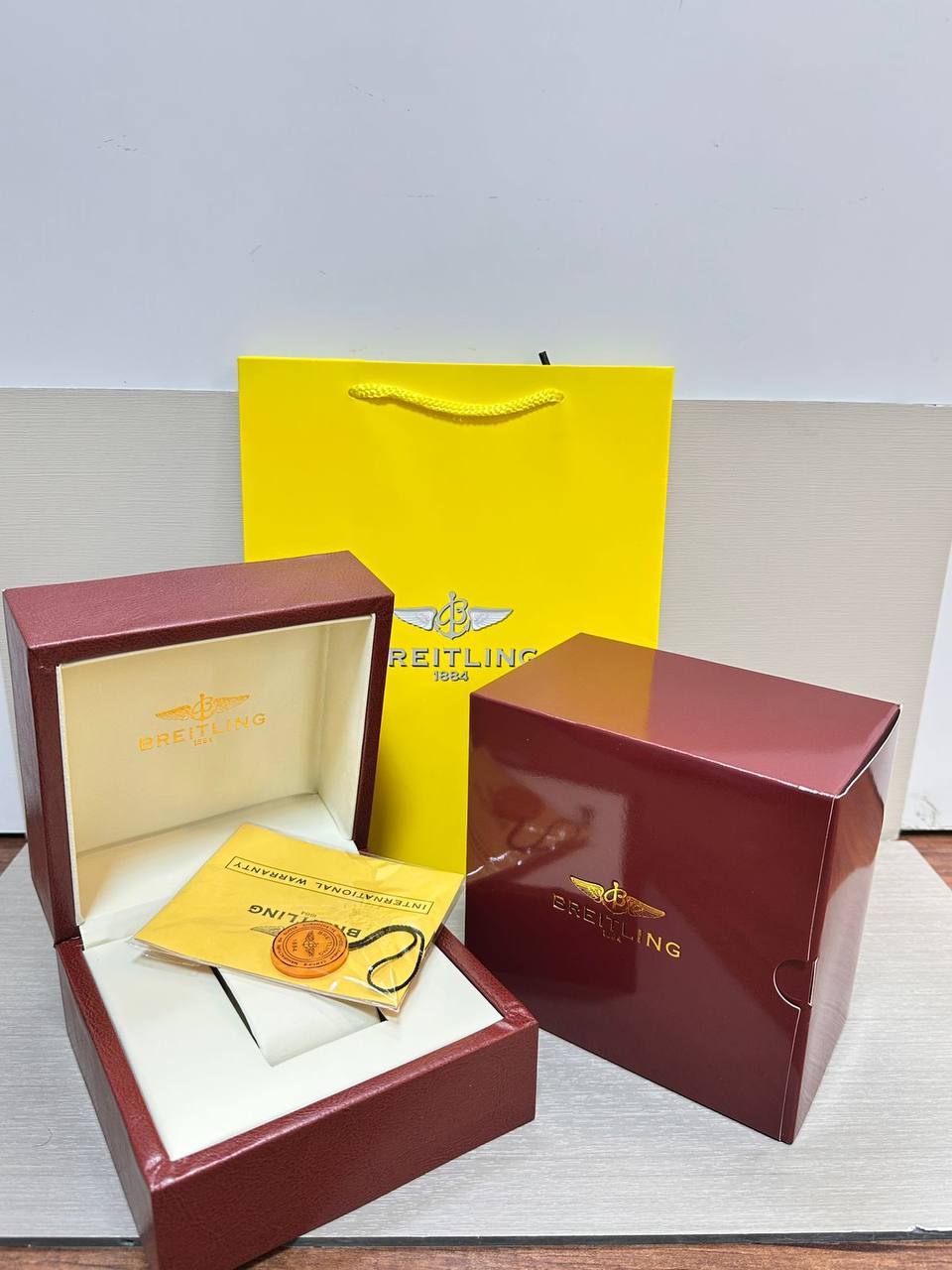 Watches Boxes
Master Box + Paper bag & Card
🎁🎁🎁

50 dhs🪙🌨️

Zain85
♥️♥️♥️