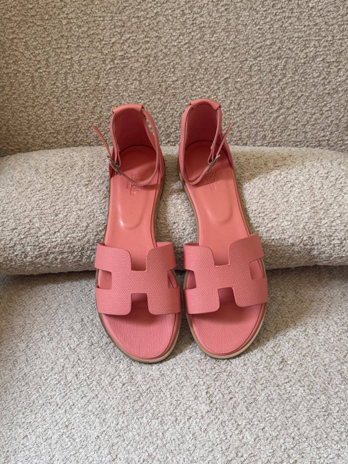 Hermes

𝐒𝐢𝐳𝐞𝐬: 𝟑𝟔 — 𝟒𝟏

430 dhs🇦🇪🇦🇪
Zain298
♥️♥️♥️