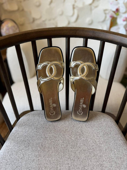 Chanel
𝑨𝑨𝑨 𝑸𝒖𝒂𝒍𝒊𝒕𝒚
𝑺𝒊𝒛𝒆 𝟑5 𝒕𝒐 𝟒2 
450 dhs✅

Zain81
♥️♥️♥️