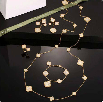 VCA SET
MASTER✨💫
NECKLACE BRACELET EARRINGS RING 
WITH STONES
280 DHS🇦🇪🇦🇪
 WITH BOX AND PAPER BAG🎁🛍️

Zain89
♥️♥️♥️