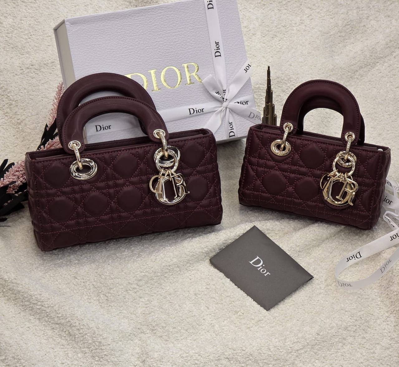 Dior 
Master🌺🌺
    17Cm 250 dhs💛
    22Cm 290 dhs💛
With Box Quality

Zain131
♥️♥️♥️