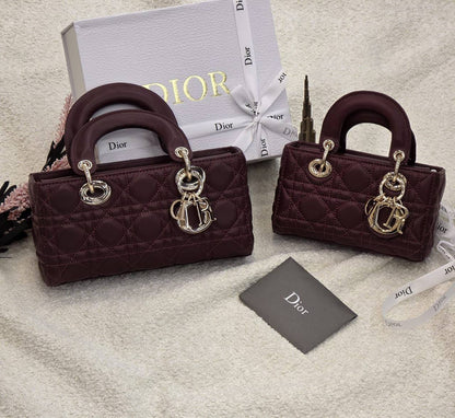 Dior 
Master🌺🌺
    17Cm 250 dhs💛
    22Cm 290 dhs💛
With Box Quality

Zain131
♥️♥️♥️