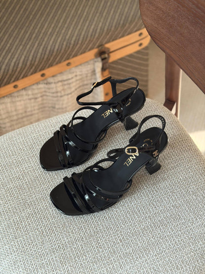 Chanel new 🩶
Size: 36 to 41
Super master quality 
450 dhs💚

Zain198
♥️♥️♥️