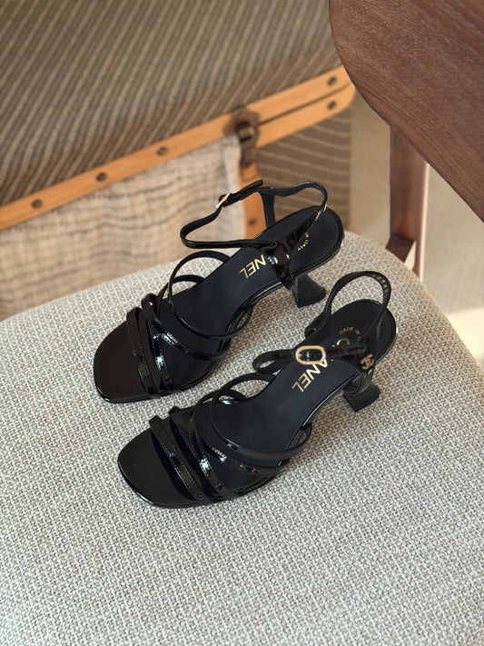 Chanel new 🩶
Size: 36 to 41
Super master quality 
450 dhs💚

Zain198
♥️♥️♥️