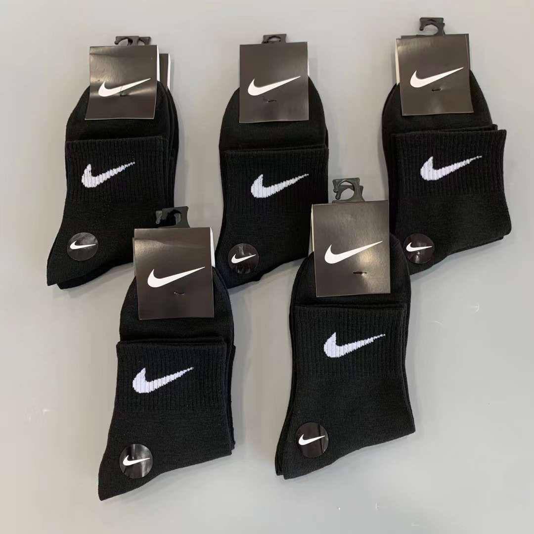 M socks 🧦 
10 pairs 
35 dhs✅

Zain138
♥️♥️♥️